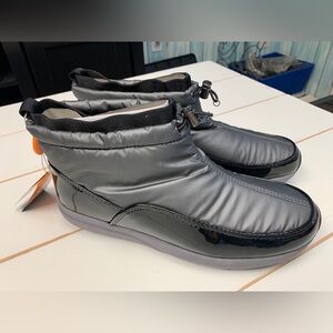 Sports waterproof boots 9 NWT